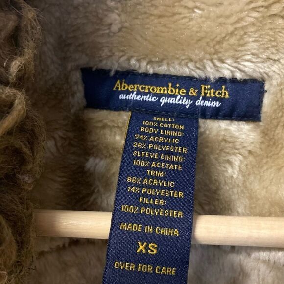 Abercrombie & Fitch Sherpa lined Denim Jacket - Picture 2 of 5